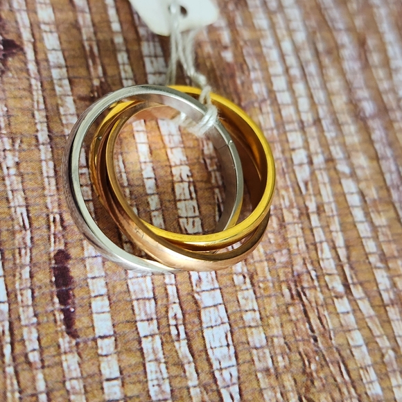 Jewelry - 💜💛STAINLESS steel ring💛💜